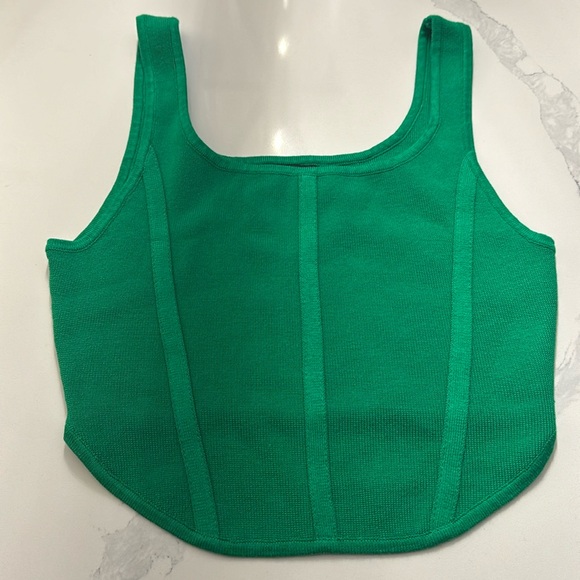 debut Tops - BNWT Green knit cropped tank